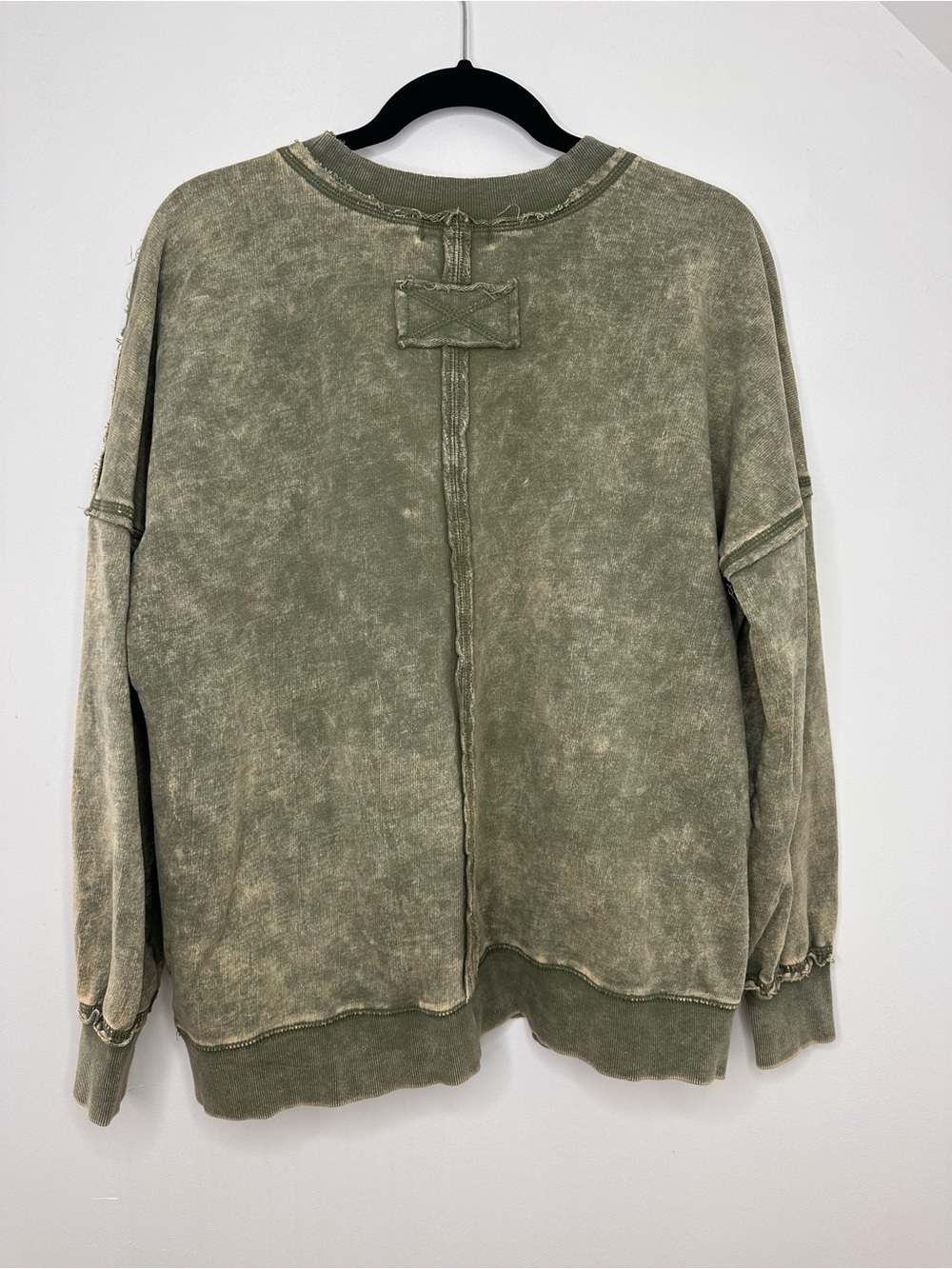 Zenana Mineral Wash Sweatshirt M Olive Green Distressed Raw Seam Pocket - Picture 2 of 9